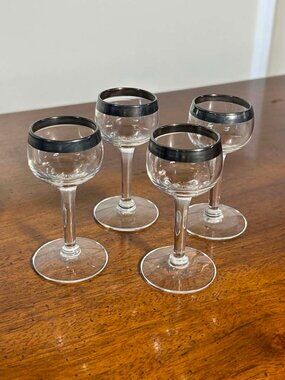 Dorothy Thorpe silver band cordial glasses
